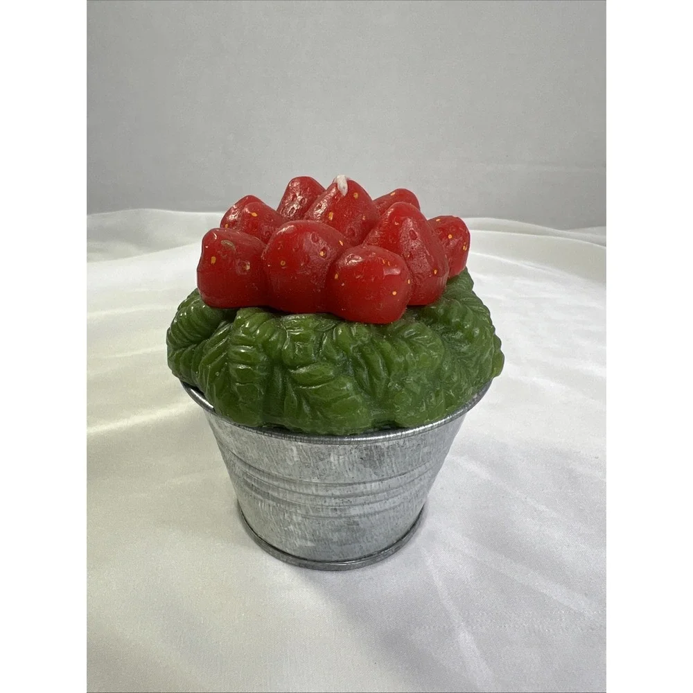 Vintage Avon Berry Figural Candle Strawberry New Without Box Nostalgia Granny‎